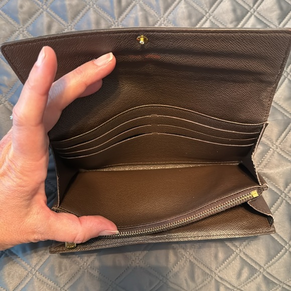 EUC Louis Vuitton Damier Ebene Sarah Wallet - Picture 10 of 12